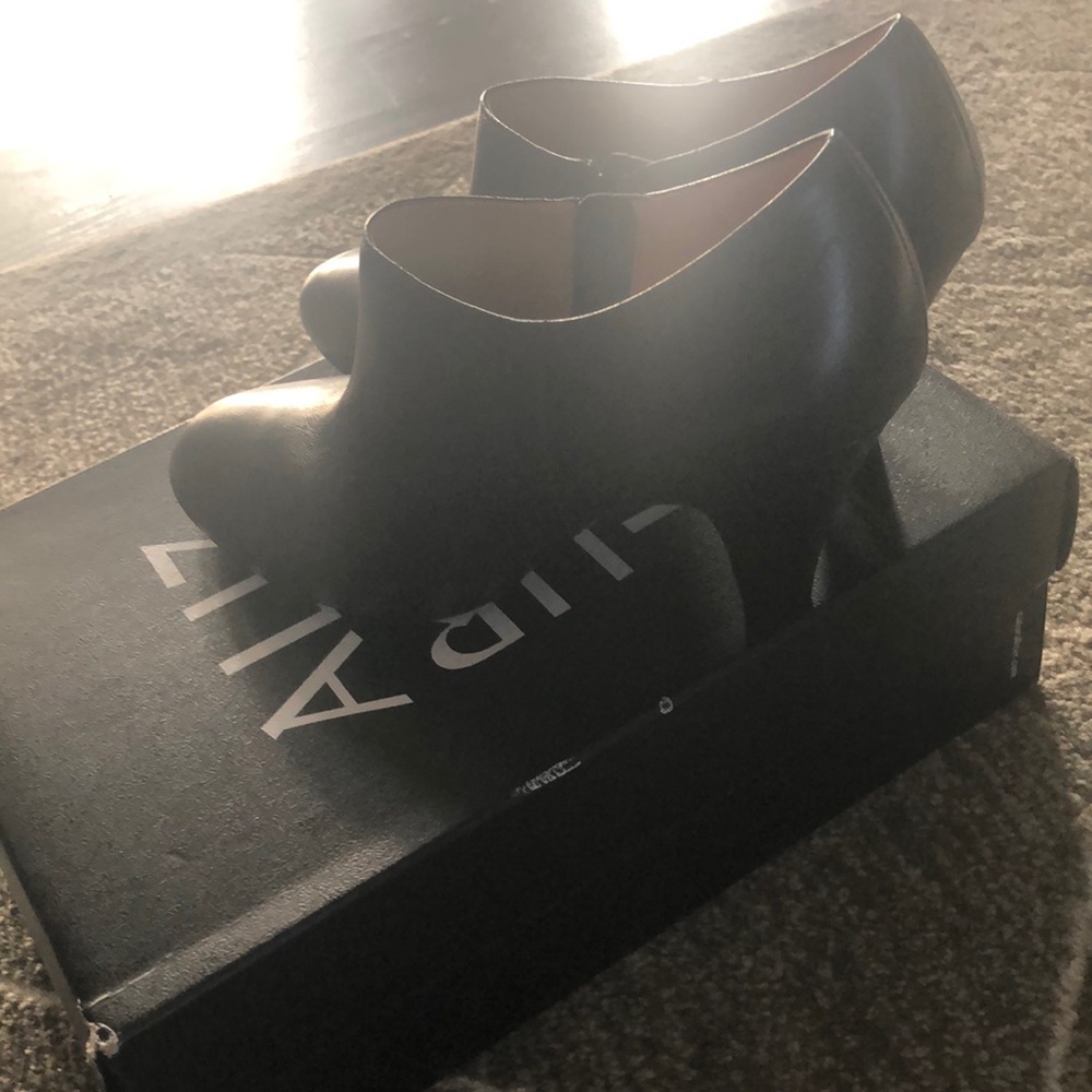 Black booties by naturalizer - Picture 5 of 6